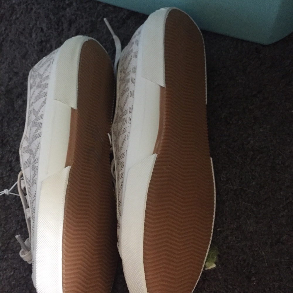 Michael Kors sneakers NWT Size 8 - Picture 3 of 4
